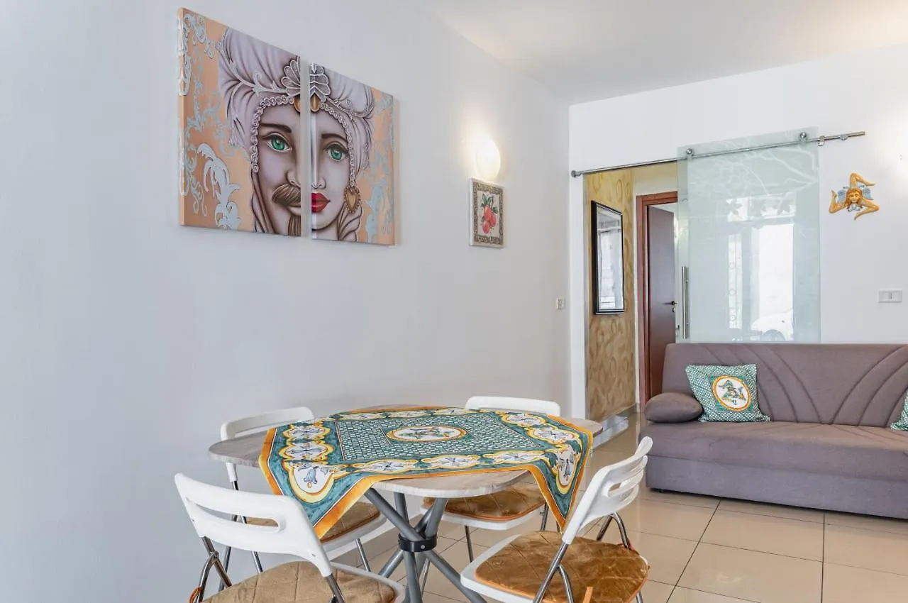Catania Comfy & Central Apartment X3! 0*,  إيطاليا